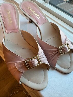 CHANEL Pink and Cream Leather Slide Mules with Gold Logo